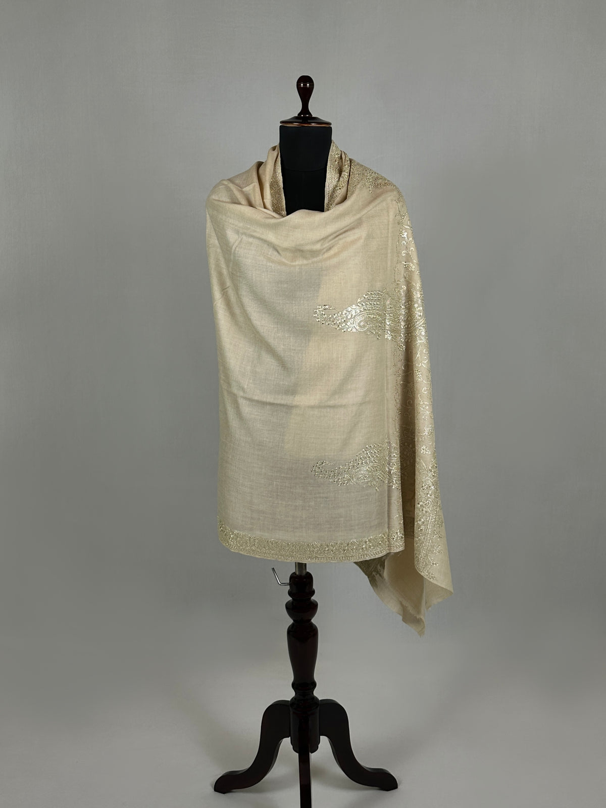 Pashmina Handloom Tilla Shawl