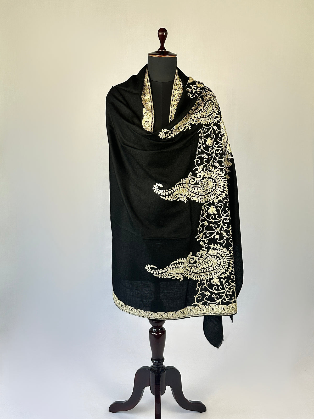 Pashmina Handloom Tilla Shawl